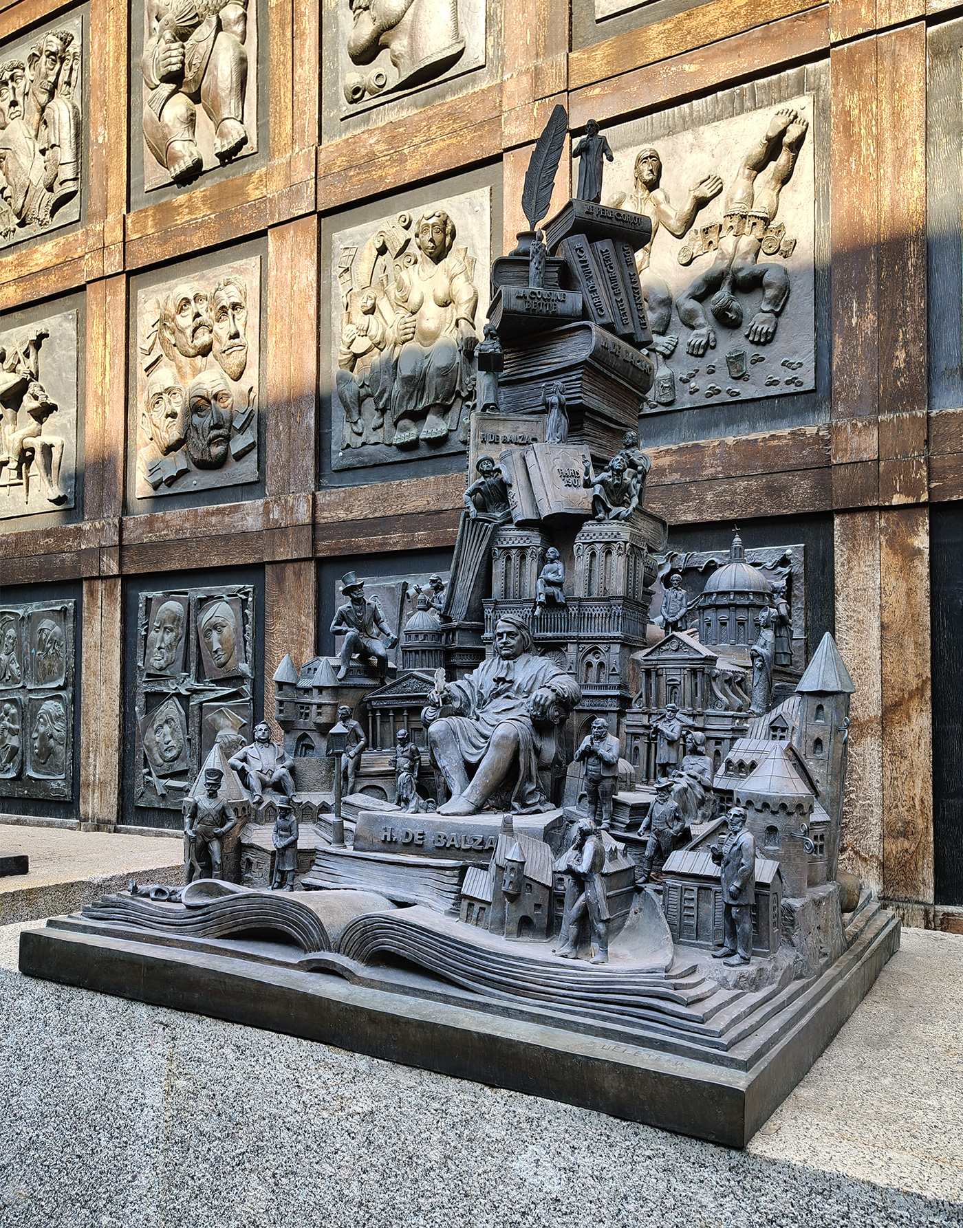 Оноре де Бальзак, бронза, 2004. Музей-мастерская Зураба Церетели. Б. Грузинская, 15. Москва. Россия.