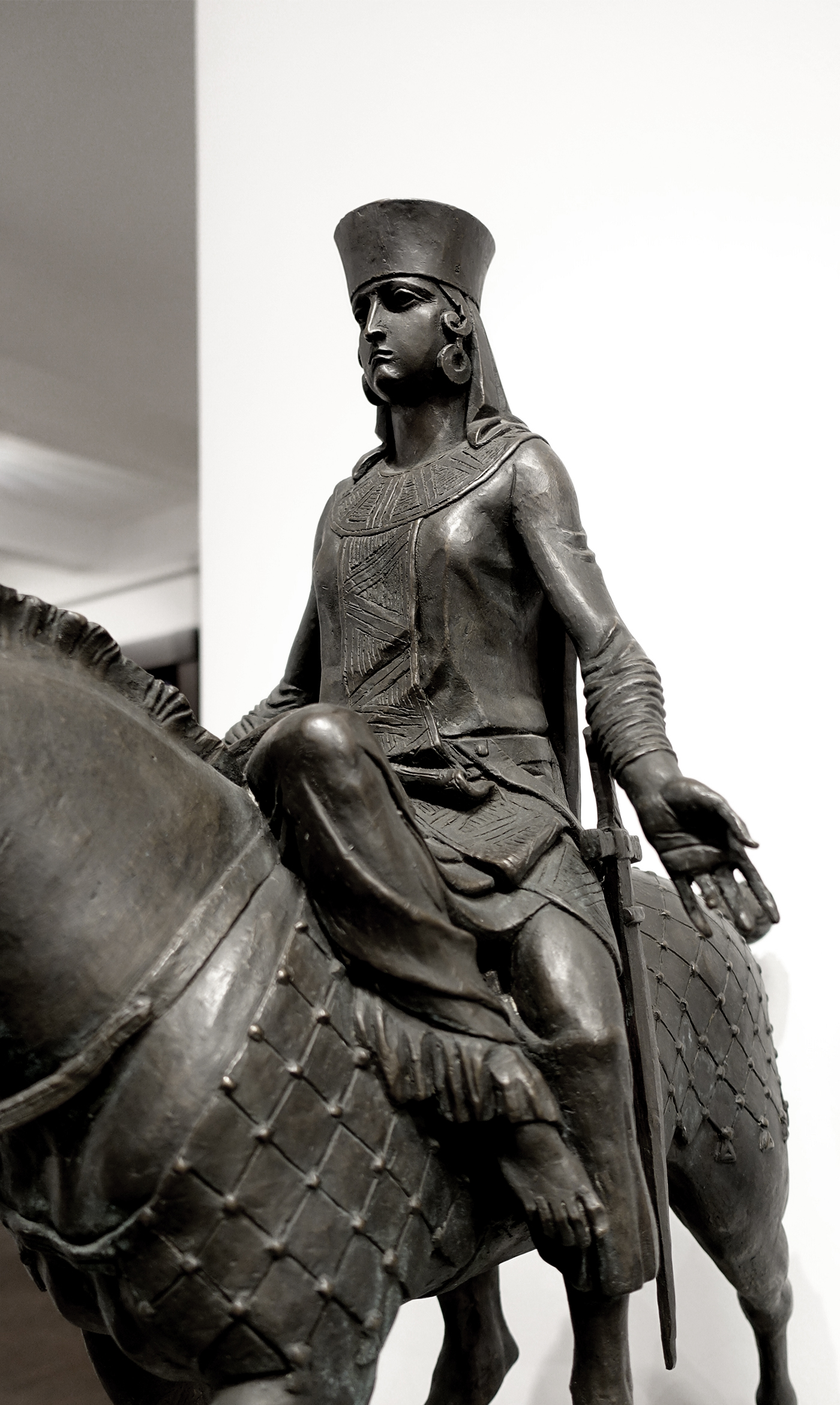 Царица Тамара. Зураб Церетели, бронза, 2006. Музей-мастерская на Б. Грузинской. Москва. Россия.